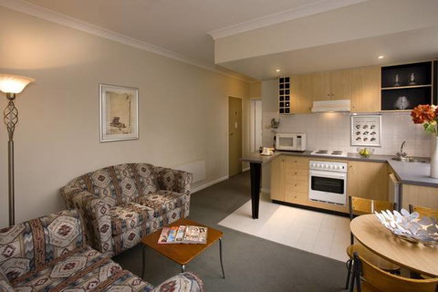 North Melbourne Serviced Apartments - Surfers Gold Coast 2