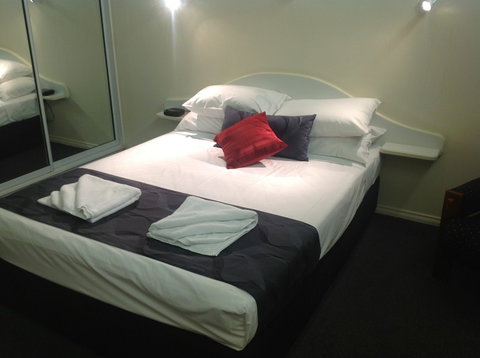 Parkside Motel & Licensed Restaurant - Surfers Gold Coast 0