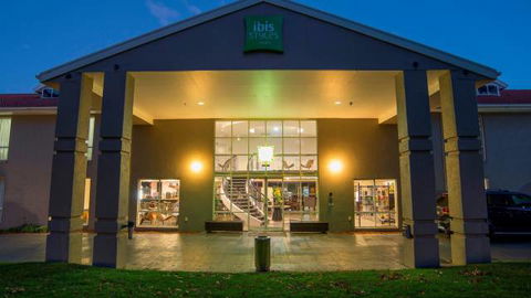 Ibis Styles Canberra - Surfers Gold Coast 6