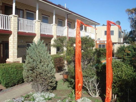 Baywatch Manor Augusta YHA - Surfers Gold Coast 4