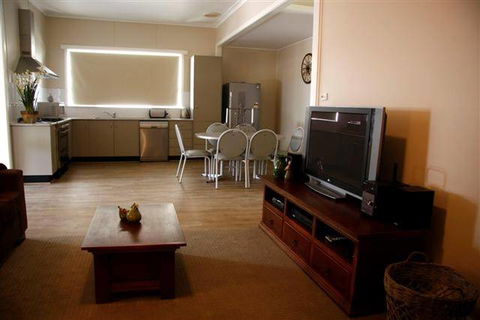 Saltbush Motor Inn - Surfers Gold Coast 2