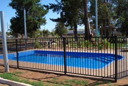 Silver Oaks Motel - Surfers Gold Coast 0