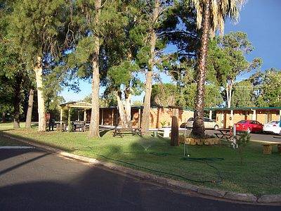 Silver Oaks Motel - Surfers Gold Coast 1