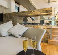 The Feathered Nest - Luxury Wildlife Retreat - Surfers Gold Coast