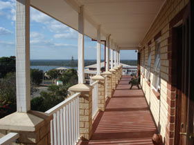 Baywatch Manor Augusta YHA - Surfers Gold Coast 1