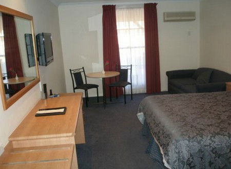 Bushmans Motor Inn - Surfers Gold Coast 2