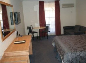 Bushmans Motor Inn - Surfers Gold Coast 4