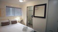 Snooze Inn - Surfers Gold Coast 3