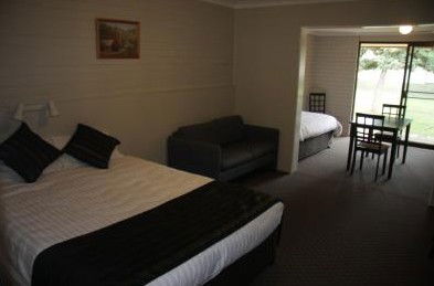 Snowy Mountains Motel - Surfers Gold Coast 0