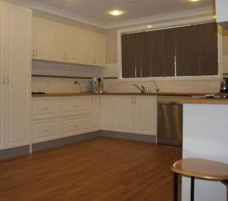 Snowy Mountains Motel - Surfers Gold Coast 2