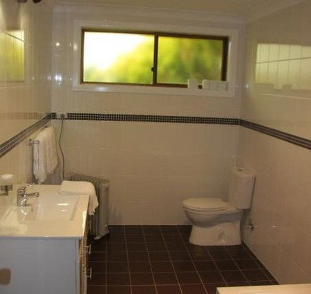 Snowy Mountains Motel - Surfers Gold Coast 5