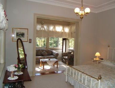Whispering Pines - Surfers Gold Coast 0