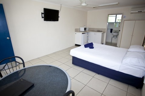 Tin Can Bay Motel - Surfers Gold Coast 2