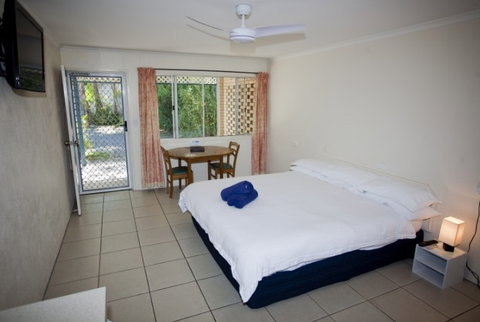 Tin Can Bay Motel - Surfers Gold Coast 3