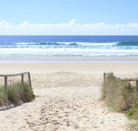 Golden Riviera Beach Resort - Surfers Gold Coast