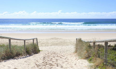 Golden Riviera Beach Resort - Surfers Gold Coast 0