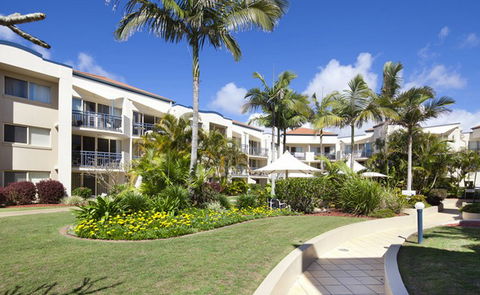 Golden Riviera Beach Resort - Surfers Gold Coast 1