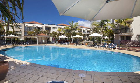 Golden Riviera Beach Resort - Surfers Gold Coast 2
