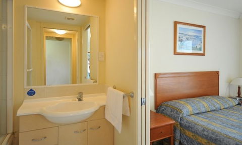 Golden Riviera Beach Resort - Surfers Gold Coast 4