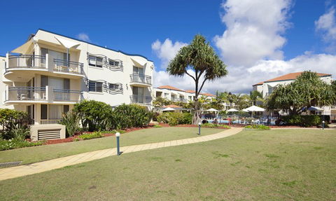 Golden Riviera Beach Resort - Surfers Gold Coast 5