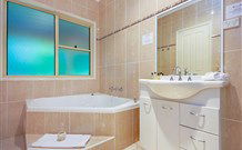 The Acreage Luxury B&B And Guesthouse - - Surfers Gold Coast 1