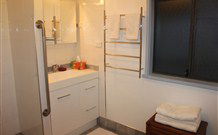 Cockatoo Cottage Pooncarie - Surfers Gold Coast 3