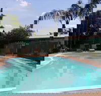 Parkes Overnighter Caravan Park - Surfers Gold Coast