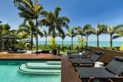 Trinity Beach Palace - Surfers Gold Coast 11