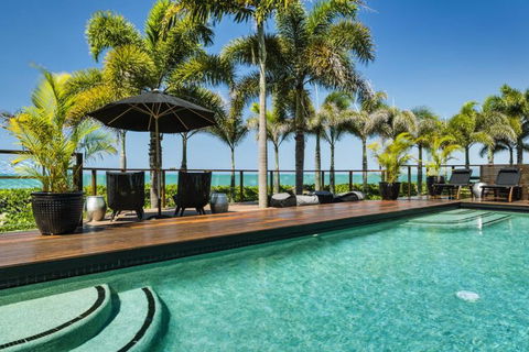 Trinity Beach Palace - Surfers Gold Coast 13