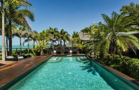 Trinity Beach Palace - Surfers Gold Coast 14