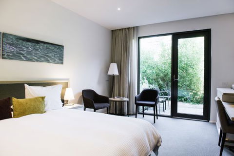 Flinders Hotel - Surfers Gold Coast 1