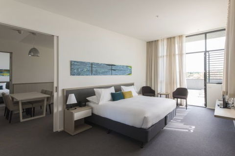 Flinders Hotel - Surfers Gold Coast 6