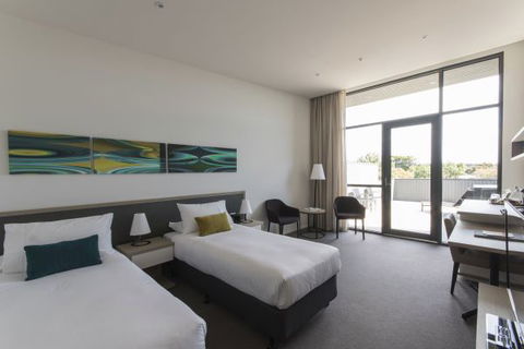 Flinders Hotel - Surfers Gold Coast 7