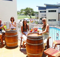 Emu's Beach Resort - Surfers Gold Coast