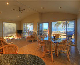 Rollingstone Beach Front Resort - Surfers Gold Coast 3