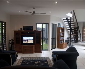 Dolphin Beach House - Surfers Gold Coast 0