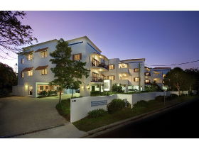 Accommodation Rimini By The River- Noosa - Surfers Gold Coast 1