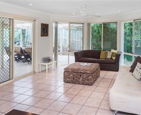 At Theme Park Central Holiday House - Surfers Gold Coast 3