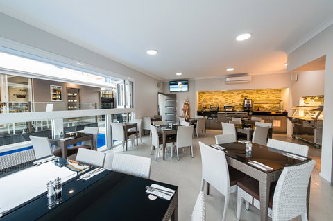 Athena Motel Apartments - Surfers Gold Coast 2