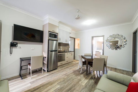 Athena Motel Apartments - Surfers Gold Coast 8