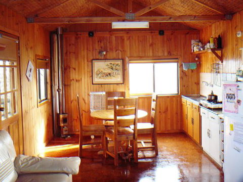 Quandong, Harbor Point Cabins, Venus Bay - Surfers Gold Coast 11