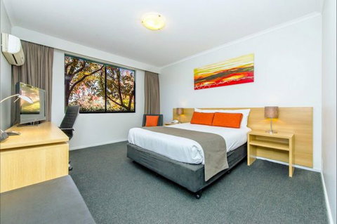 Alpha Canberra Hotel And Apartments - Surfers Gold Coast 3
