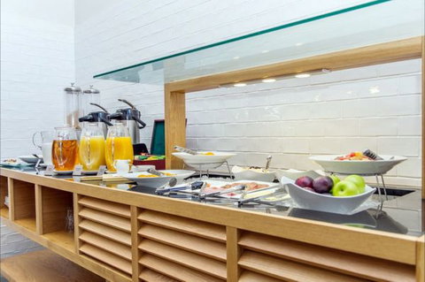 Alpha Canberra Hotel And Apartments - Surfers Gold Coast 6