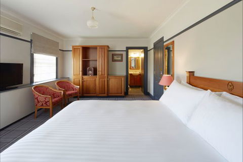 Brassey Hotel - Surfers Gold Coast 5