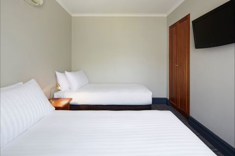 Brassey Hotel - Surfers Gold Coast 7