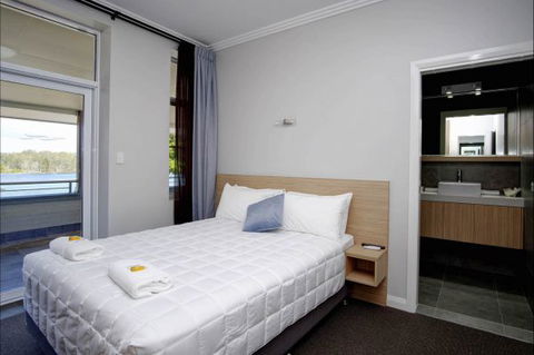Lakes And Ocean Hotel - Surfers Gold Coast 2