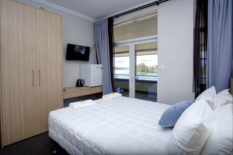 Lakes And Ocean Hotel - Surfers Gold Coast 3