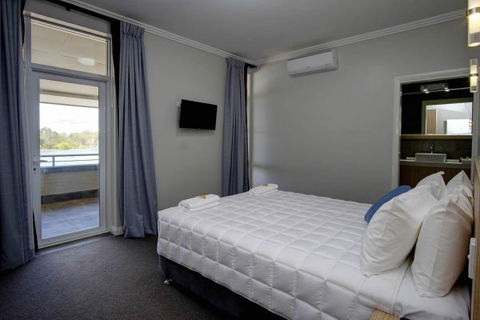 Lakes And Ocean Hotel - Surfers Gold Coast 4