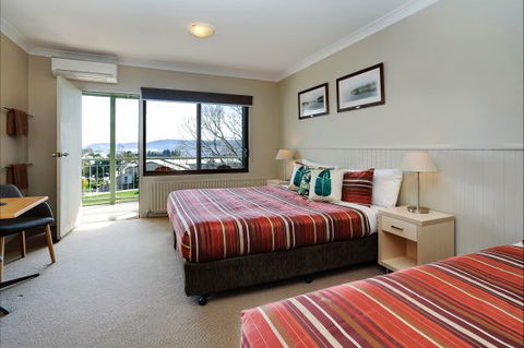 The Jindy Inn - Surfers Gold Coast 1