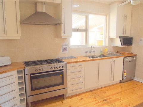 Christies Cottage For Holidays And Relocations. - Surfers Gold Coast 4